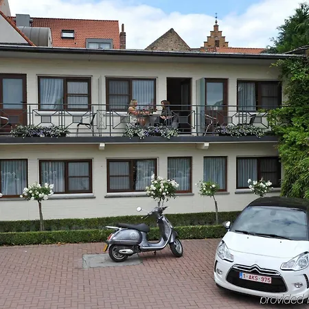 Flanders Hotel